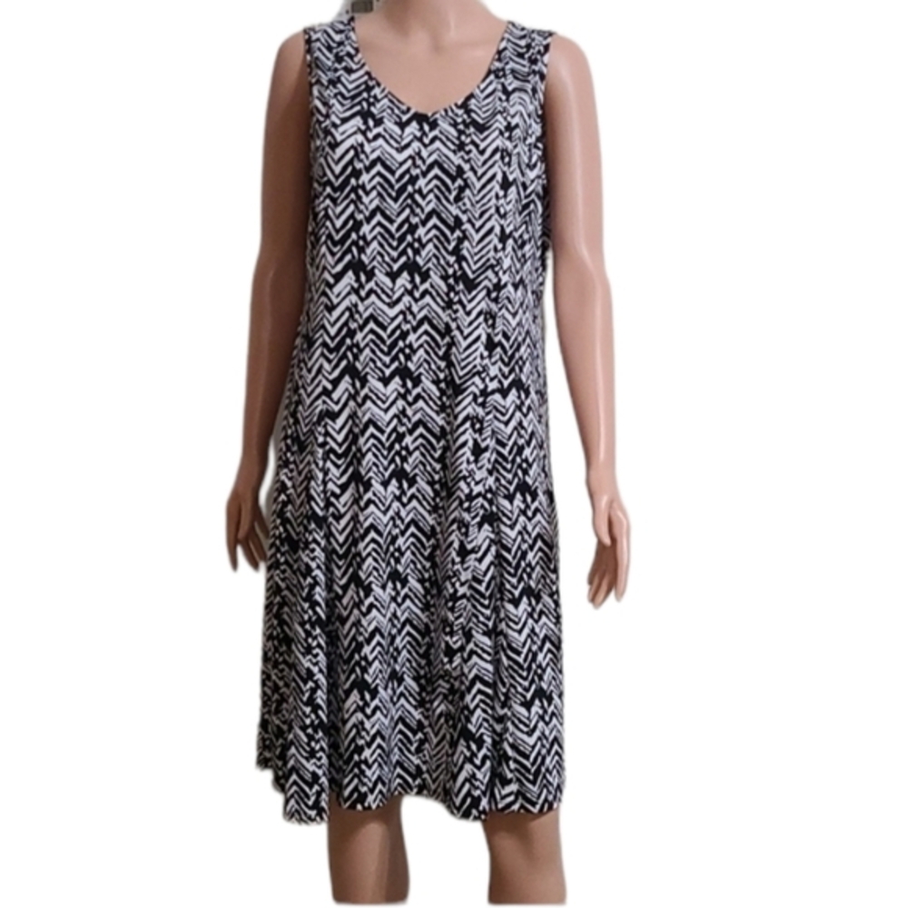 Kim Rogers Black and White Sleeveless Shift Dress Chevron Print Size M Medium